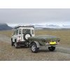 Land Rover Defender mit Zeltanhänger auf Island