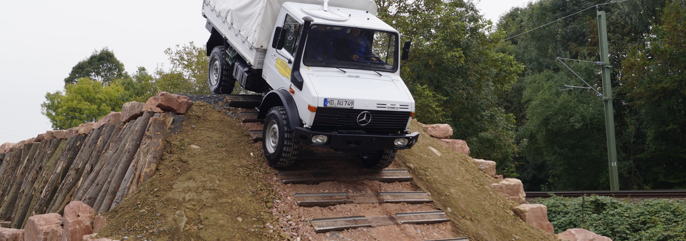 Unimog 1300 L offroad fahren